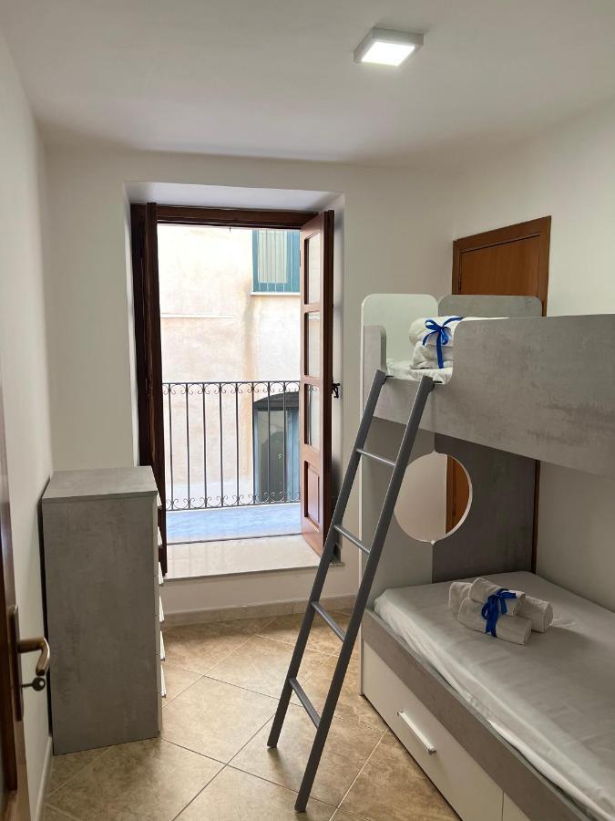 John'S House Apartment Чефалу Екстериор снимка