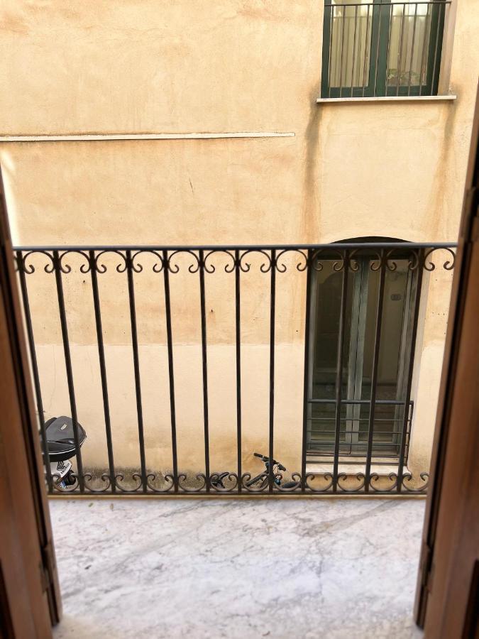 John'S House Apartment Чефалу Екстериор снимка