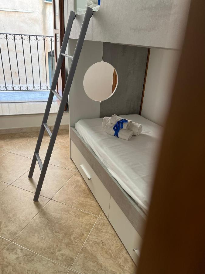 John'S House Apartment Чефалу Екстериор снимка