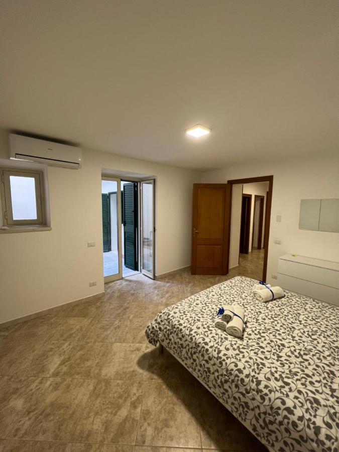 John'S House Apartment Чефалу Екстериор снимка